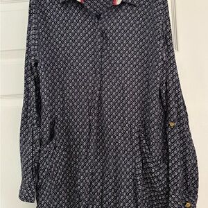Liza Byrd Navy and White Geometric Button-Front Blouse
